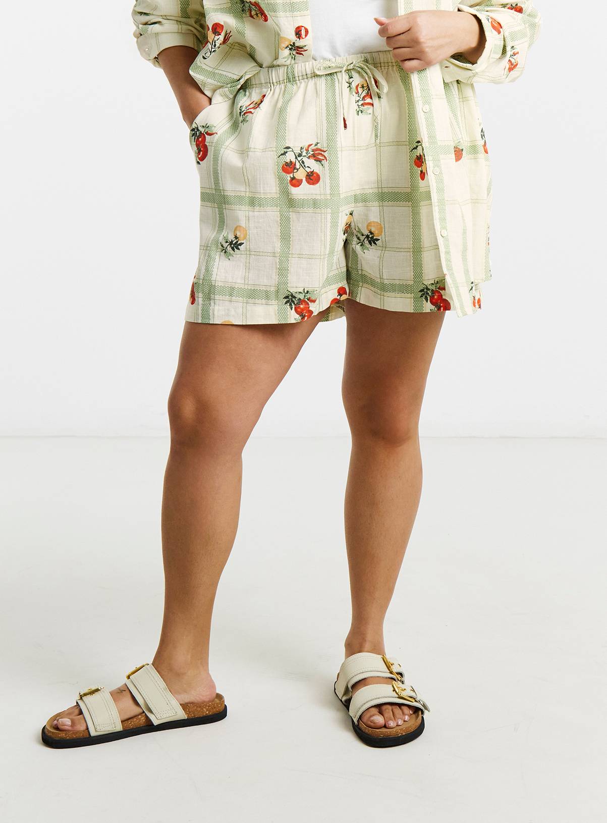 SIMPLY BE Simply Be Fruit Print Check Short 14 - Image 1